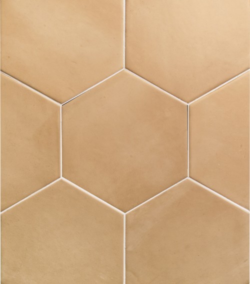 Carrelage grès cérame mat effet tomette terre cuite. Hexagone 17,5 x 20,2, couleur paille. Collection Fayenza InstaHouse Carmen