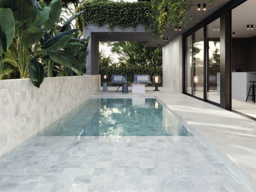 Carrelage grès cérame effet pierre aspect travertin 15 x 15 couleur blanc Instahouse Collection Cross APE Sol fond piscine