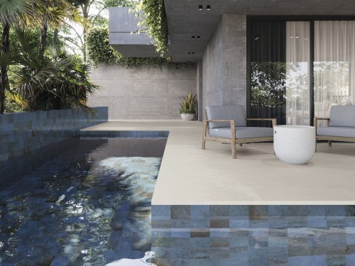 Carrelage grand format 60x120, effet pierre, antidérapant R11, couleur perle Barbarus InstaHouse APE Burlington sol piscine
